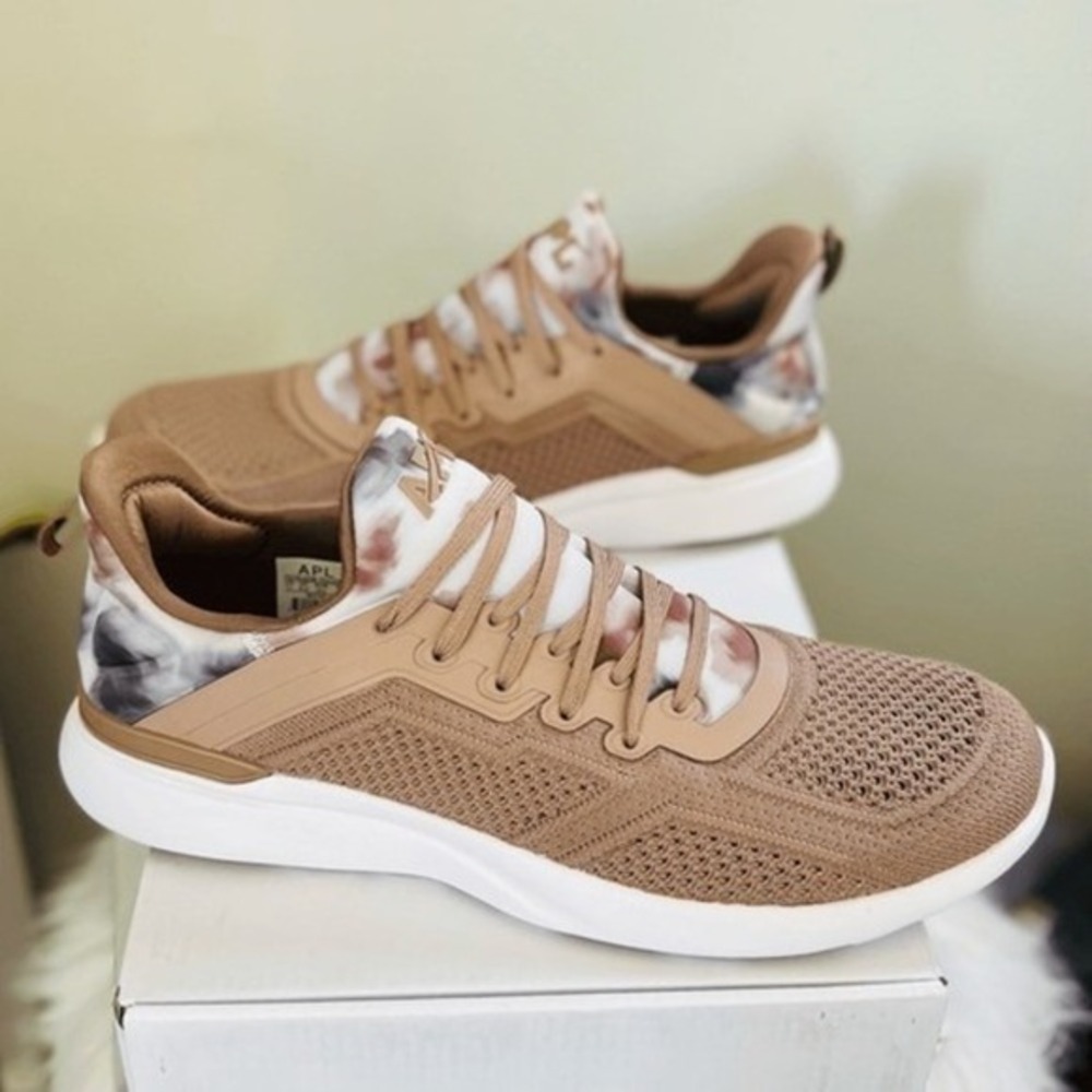 APL TechLoom Tracer Knit Training Tennis Shoe, Tie Dye/Tan, Size 11 NWT